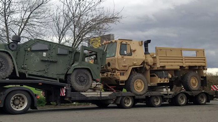 Десетки камиони с бойна техника минават през България за Украйна (снимки)