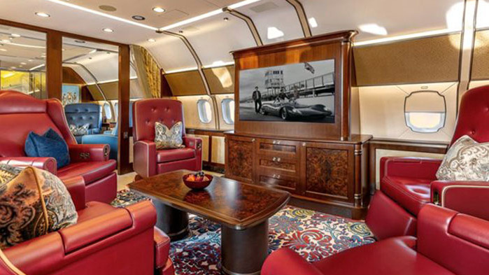 Президентът на Румъния пътува до Япония с „летящ хотел“ срещу 350 000 евро