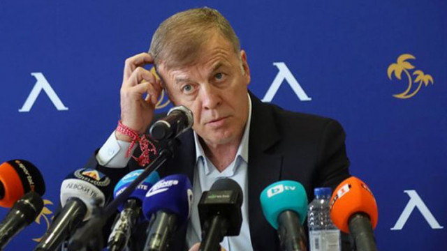 Наско Сираков: Имаше оферти за наши футболисти, от НАП не искали "сините" да продават в Русия