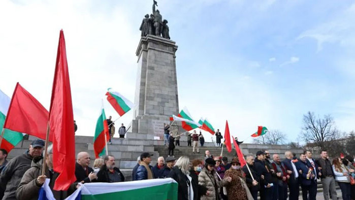 Оставяме съветските паметници, но БСП възстановяват разрушеното за тяхна сметка