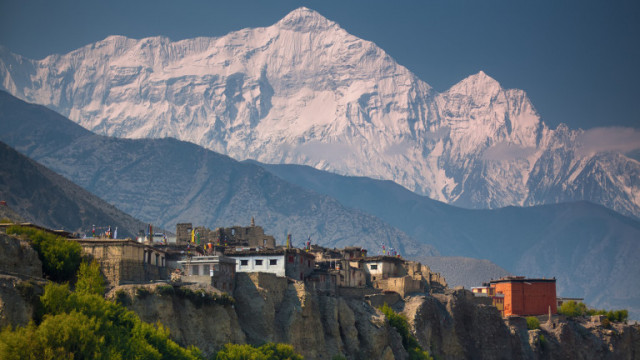 Правителството на Непал забрани самостоятелните преходи в цялата страна  съобщава CNN