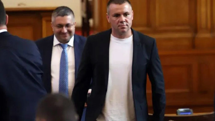 Дали позицията на Ицо Хазарта, очевидно против премахването на Паметника, е официална за ПП/ДБ?