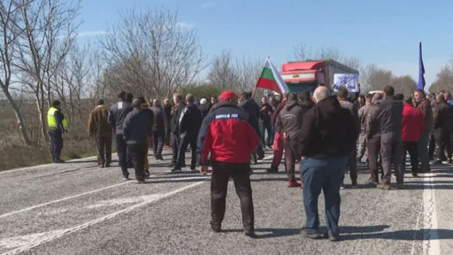 Зърнопроизводители блокираха главен път Русе - Плевен