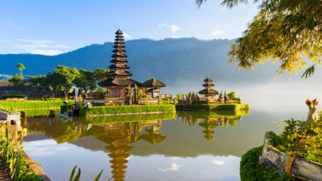 Властите на популярния ваканционен остров Бали в Индонезия поискаха затягане