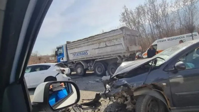Катастрофа на Околовръстното шосе в София блокира движението