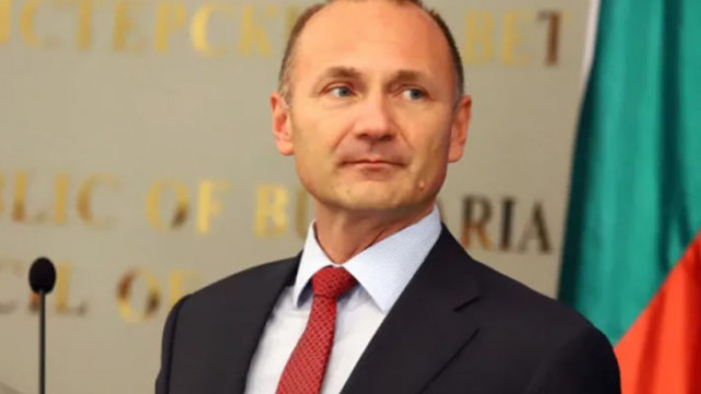 Министърът на енергетиката Росен Христов и зам министърът Еленко Божков проведоха