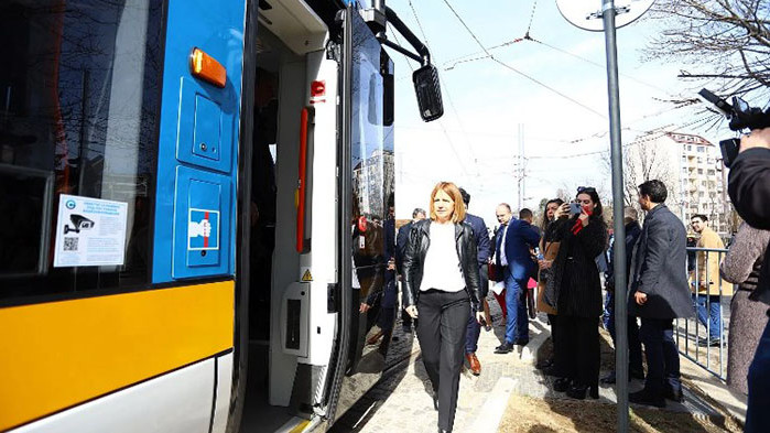 За мен е удоволствие да присъствам на пускането на първите