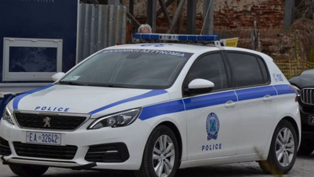 Гръцката полиция преследва откраднат автомобил с български номера 60 км