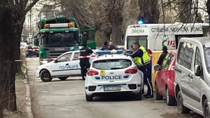 Мъж почина на място в София след удар от камион
