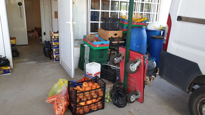 Два нерегламентирани склада за плодове и зеленчуци са установени до