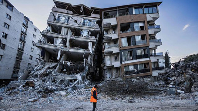Фотоизложба показва лицето на трагедията след земетресенията в Турция и Сирия