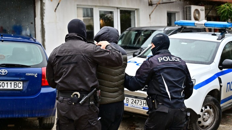 Полицията се вдигна на крак и в областите Хасково и Перник