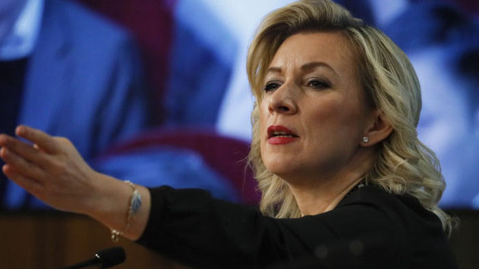 Характерно е, че обръщайки се към публиката, която се състоеше