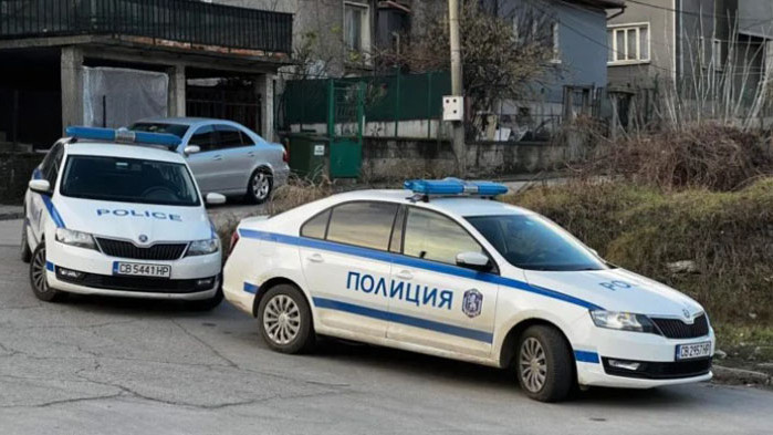 Задържаха 12 души при спецакция във Варна, откриха в жилища и коли голямо количество наркотици