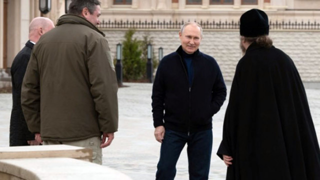 Руският президент Владимир Путин пристигна в Севастопол в събота за да
