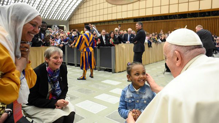 Папата насърчава създаването на хуманитарни коридори за мигрантите