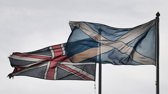 Управляващите в Шотландия разтърсени от скандали преди избора на лидер