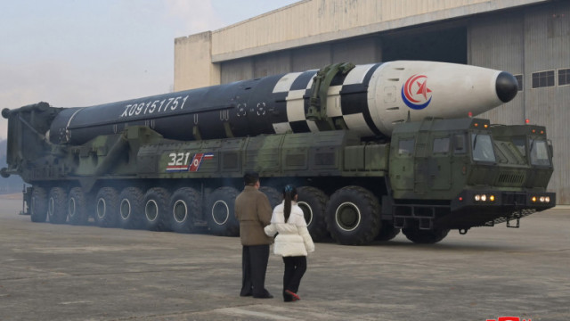 Ким Чен Ун: Готови сме да отвърнем с ядрено оръжие