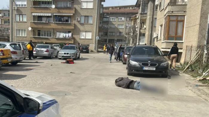 Десетки роми се биха в Казанлък, двама са в критично състояние (ВИДЕО)