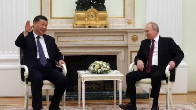 Китайският президент Си Дзинпин и руският президент Владимир Путин проведоха неофициална