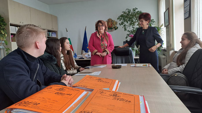 Студенти в специалност „Съдебна администрация“ в ИУ – Варна започнаха стажа си в Апелативния съд