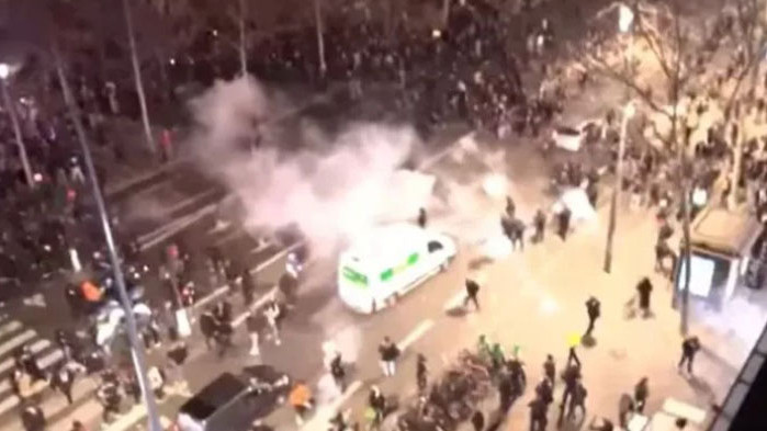 Поредна вечер на протести в Париж срещу пенсионната реформа във