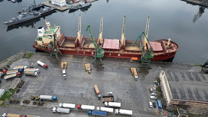 Кораби във Варна товарят зърно за Северна Африкa