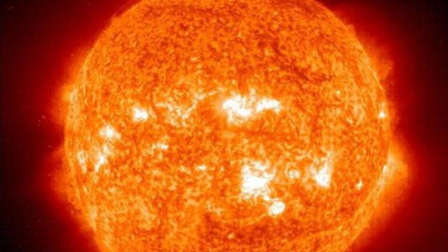 Мощна слънчева буря удари Земята, изненада учените
