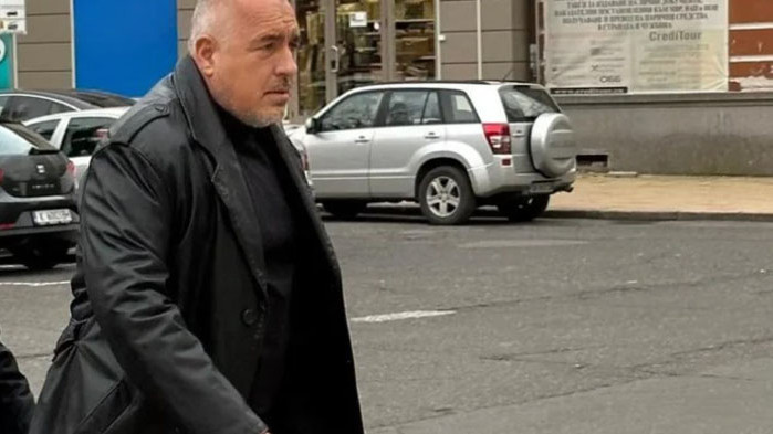 В Перник казват, когато каруцата се преобърне, пътища много. България