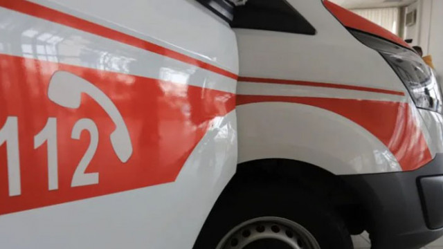 Медицински сестри фелдшери шофьори на линейки и санитари от центровете