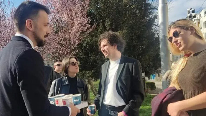 Кристиян Шкварек събужда с кафе унили организатори на „Мини Прайд“