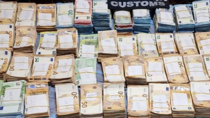 Тираджия опита да пренесе 700 000 евро през ГКПП Оряхово