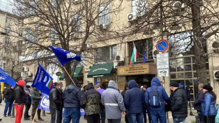 Основната заплата на шофьорите, работещи в центровете за спешна помощ,