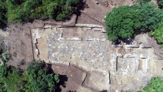 Значима находка: Откриха кирилски надпис от времето на Симеон в крепостта „Балък дере“ край Хухла