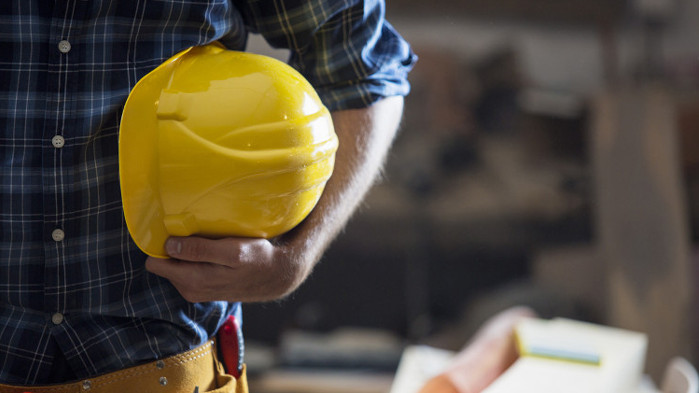 Мъж загина в изкоп след срутване на земна маса в