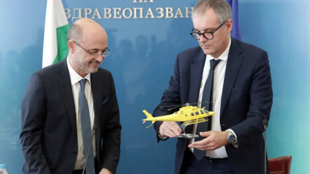 Здравният министър Асен Меджидиев и фирмата доставчик на въздушните линейки