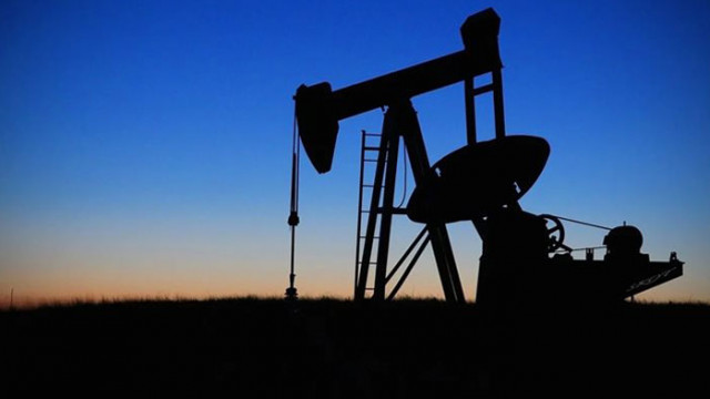 Петролът задържа достигнатите вчера високи ценови нива след като ОПЕК