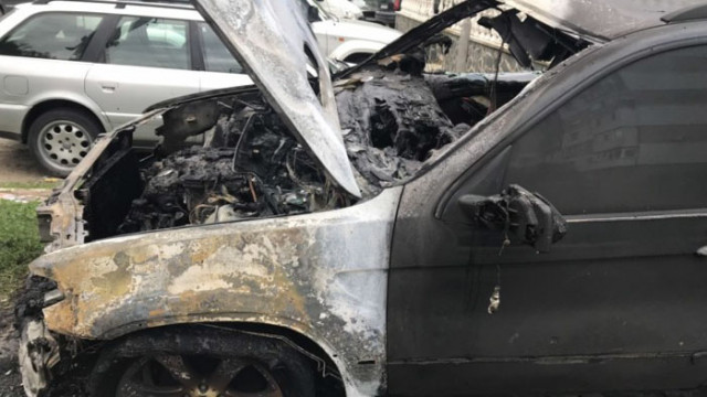 Два автомобила горяха в центъра на Русе съобщава Нова телевизия