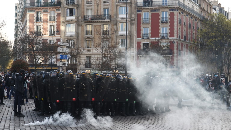 154 ранени полицаи и 111 арестувани демонстранти при протестите във Франция.