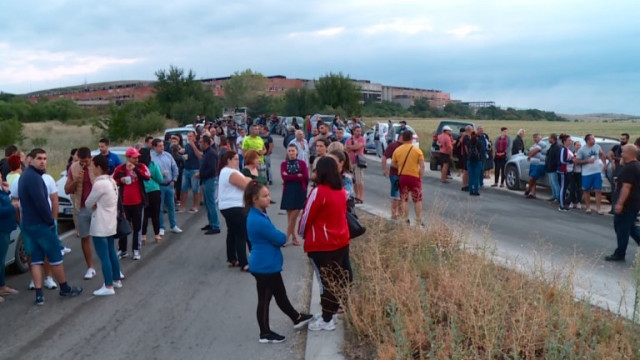 Жителите на село Шишманци отново излизат на протест против разширяването на кариерата