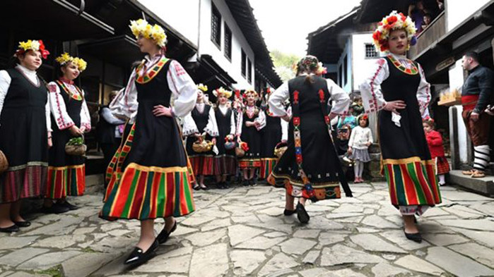 На Лазаровден – 8 април, момичетата от образователната програма Училище