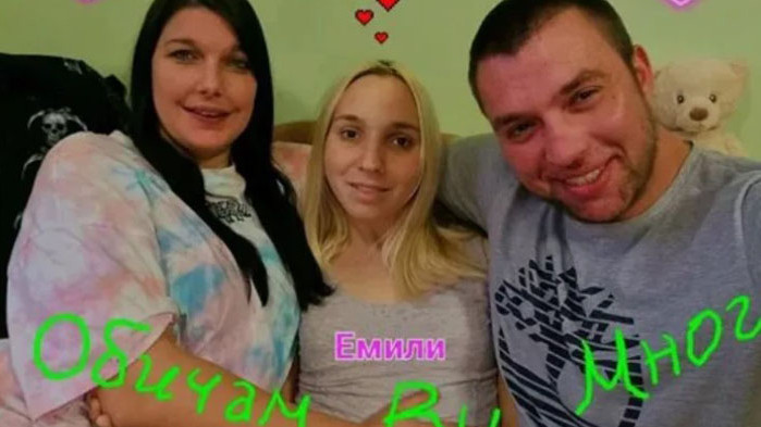 Не настанили Емили нито в женска, нито в мъжка килия. В самостоятелна е