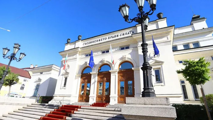 Новият парламент започва работа в Страстната седмица