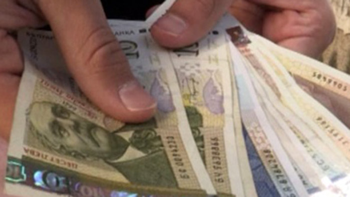 Допълнителната сума към пенсиите в размер на 70 лева, с