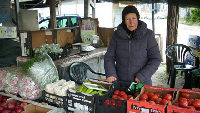 Прекупвачи вдигат цената на доматите и краставиците от 50  до двойно от