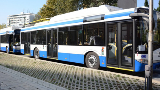 Допълнителни автобуси и тролейбуси ще бъдат осигурени във Варна за