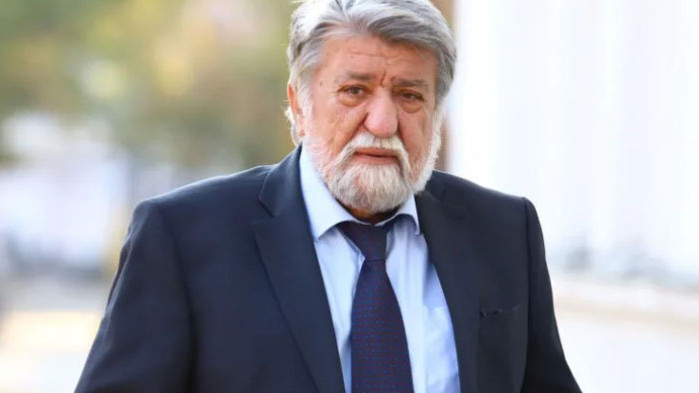 Като за папата ще чакаме белия дим - надявам се