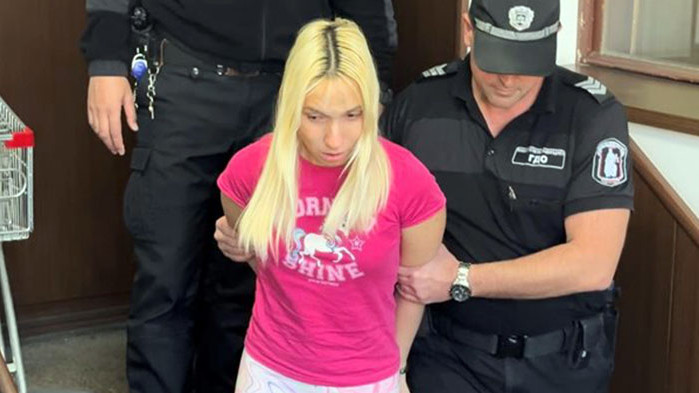 Адвокатът на Чеченеца показа клип, в който вързаното като куче момче язди клиента му