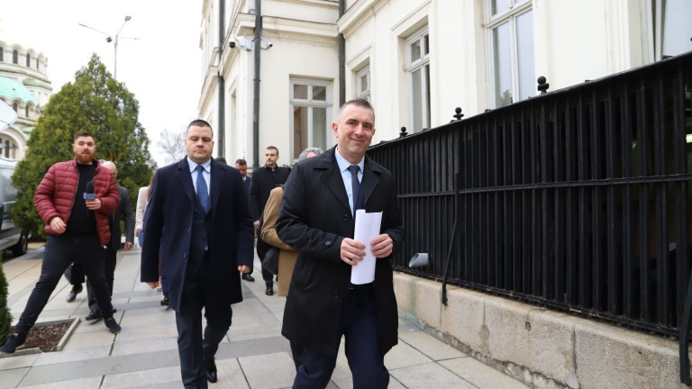 В момента разговорите, които се водят в парламента, макар и