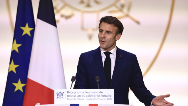 Френският президент Еманюел Макрон превърна в закон изключително непопулярната пенсионна